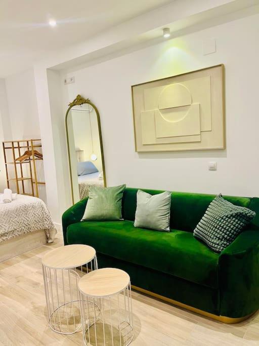 New Luxurious Studio With Patio/Center Apartment Малага Екстериор снимка