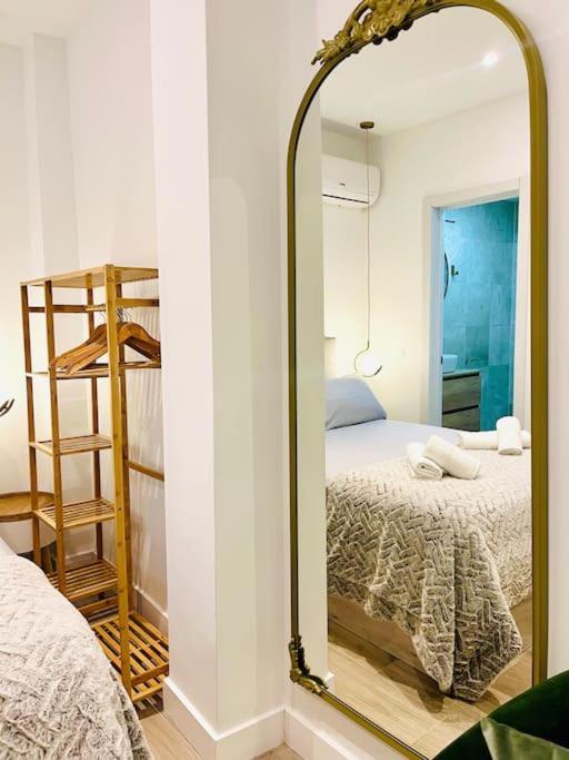 New Luxurious Studio With Patio/Center Apartment Малага Екстериор снимка