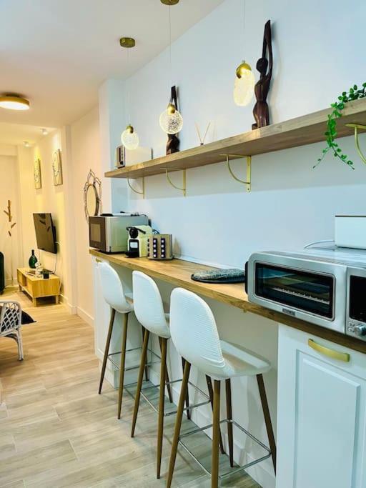 New Luxurious Studio With Patio/Center Apartment Малага Екстериор снимка