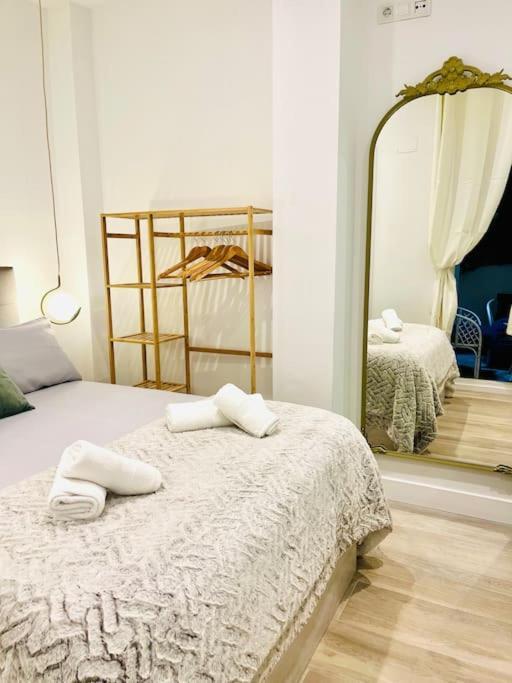New Luxurious Studio With Patio/Center Apartment Малага Екстериор снимка