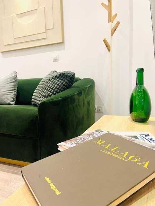 New Luxurious Studio With Patio/Center Apartment Малага Екстериор снимка