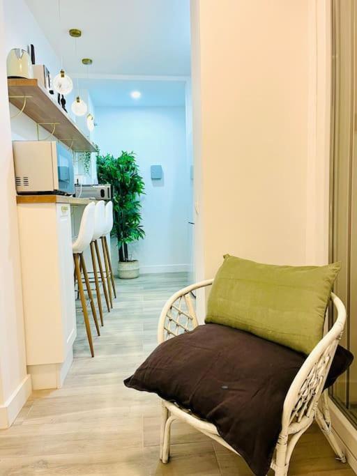 New Luxurious Studio With Patio/Center Apartment Малага Екстериор снимка
