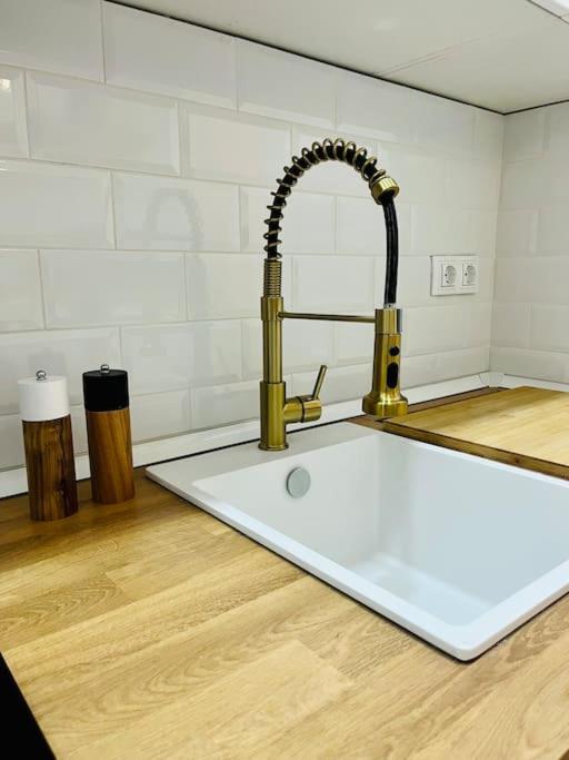 New Luxurious Studio With Patio/Center Apartment Малага Екстериор снимка