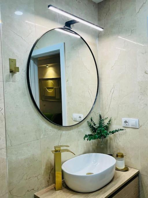 New Luxurious Studio With Patio/Center Apartment Малага Екстериор снимка